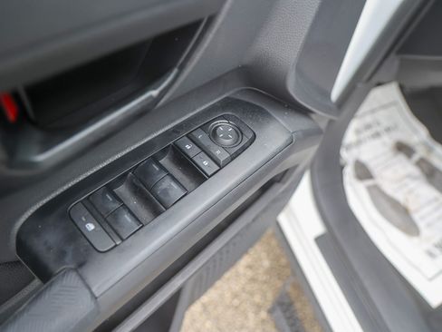 Certified 2025 Toyota Tacoma SR5 AWD/4WD image 33