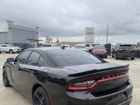 Used 2016 Dodge Charger SXT w/ Blacktop Package image 5