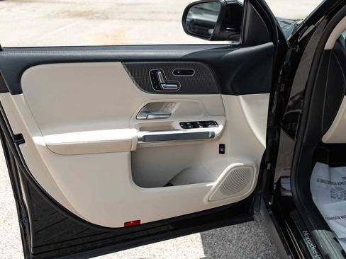 Used 2022 Mercedes-Benz GLB 250 image 12
