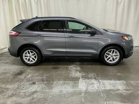 Used 2021 Ford Edge SE FWD image 2
