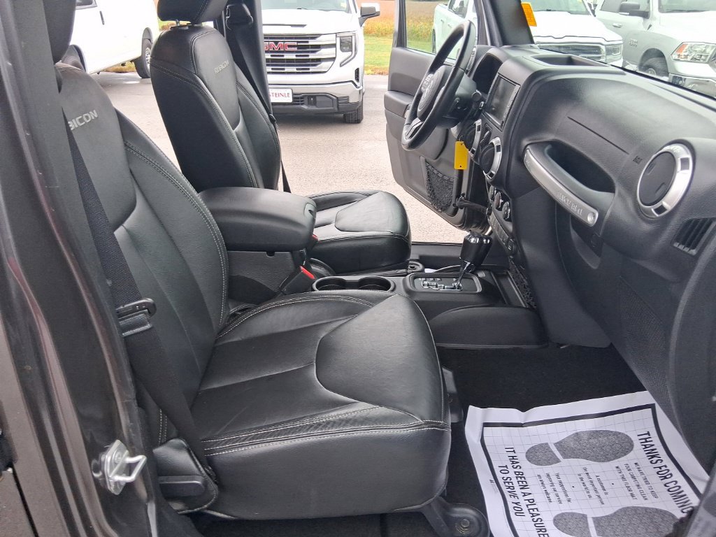 Used 2016 Jeep Wrangler Unlimited Rubicon w/ Connectivity Group AWD/4WD image 32