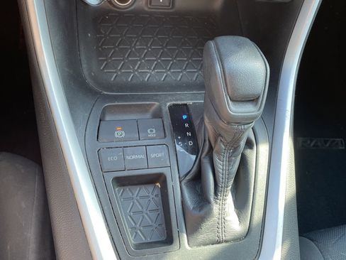 Used 2020 Toyota RAV4 XLE image 20