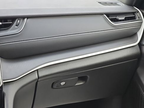 New 2025 Jeep Grand Cherokee L Altitude image 33