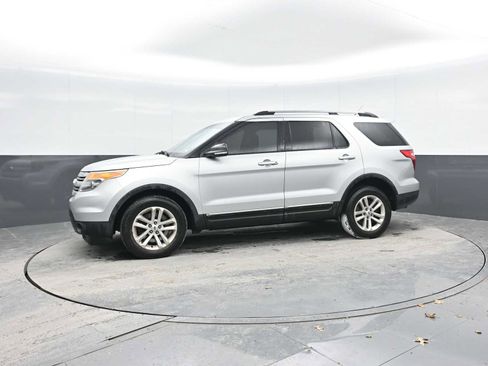 Used 2014 Ford Explorer XLT w/ Equipment Group 202A image 4