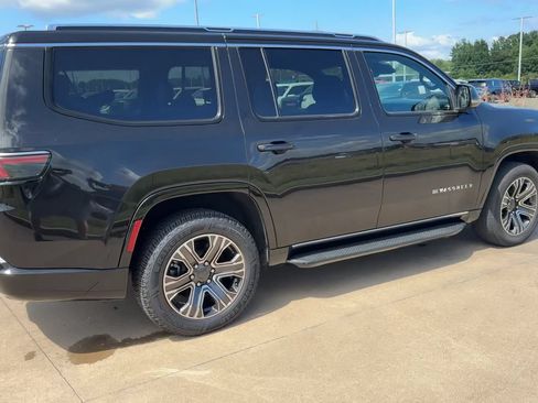 Used 2024 Jeep Wagoneer Series II w/ Flexible Seating Group RWD image 9