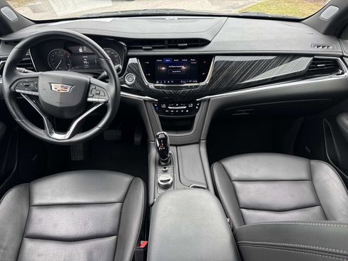 Certified 2025 Cadillac XT6 Premium Luxury image 17