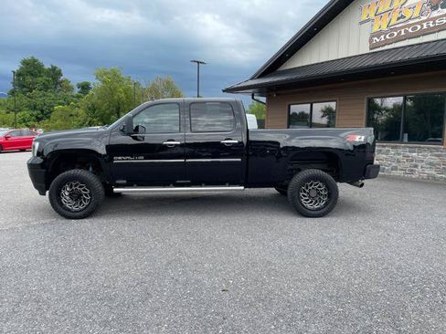 Used 2013 GMC Sierra 2500 Denali w/ Suspension Package, Off-Road AWD/4WD image 3