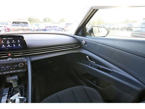 Certified 2025 Hyundai Elantra SEL image 13