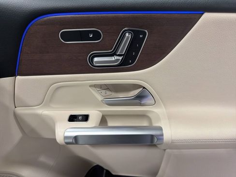 Used 2023 Mercedes-Benz GLB 250 4MATIC image 24