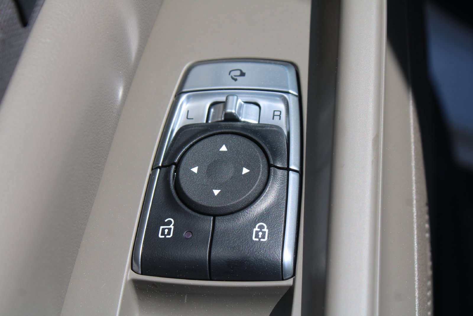 New 2026 Kia Carnival EX FWD image 27