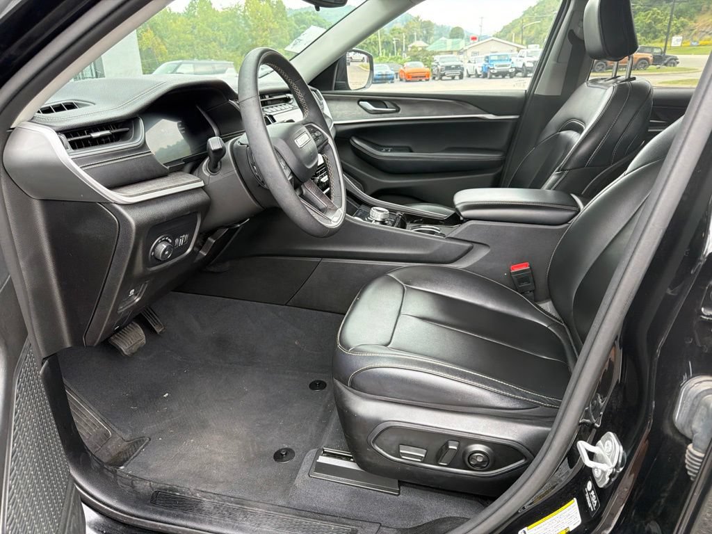 Used 2023 Jeep Grand Cherokee L Limited AWD/4WD image 5