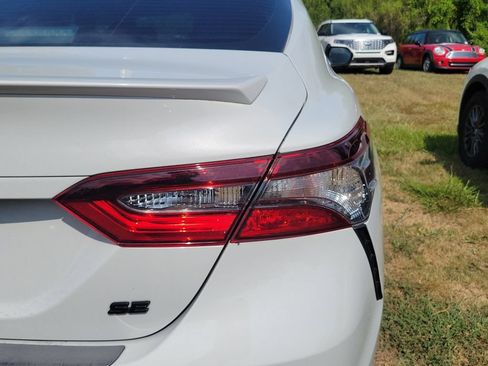 Used 2022 Toyota Camry SE w/ Convenience Package FWD image 17