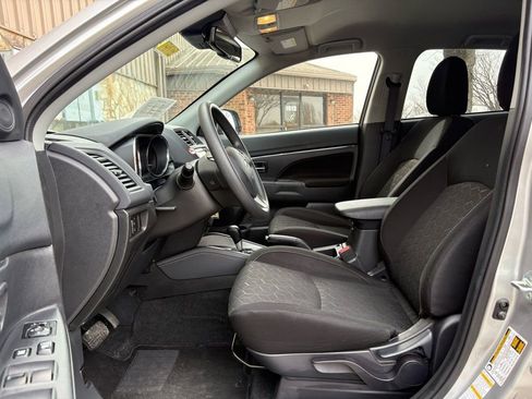 Used 2025 Mitsubishi Outlander Sport ES AWD/4WD image 18