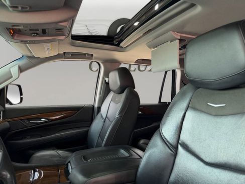 Used 2018 Cadillac Escalade Premium Luxury RWD image 9