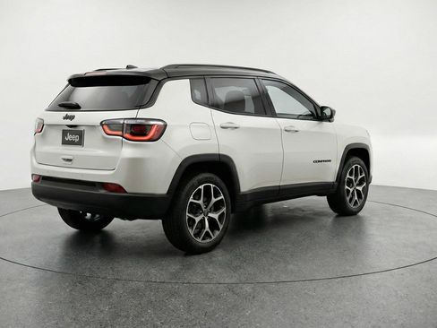 Used 2025 Jeep Compass Limited image 9