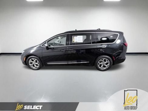 Used 2022 Chrysler Pacifica Limited FWD image 4