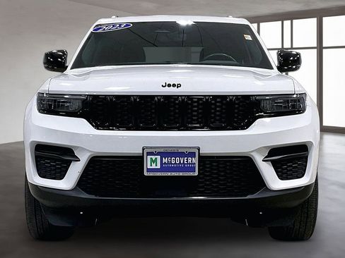 Used 2023 Jeep Grand Cherokee Altitude AWD/4WD image 2