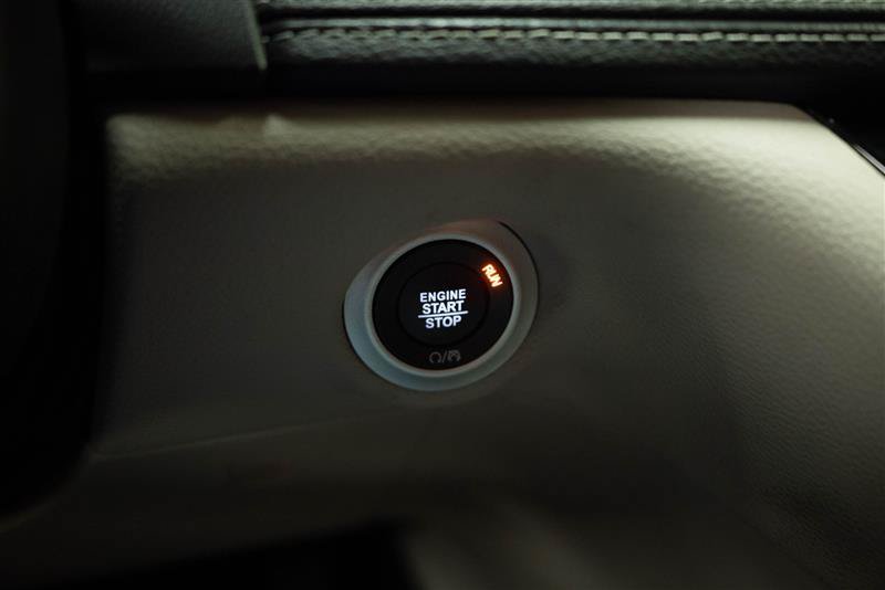 Used 2024 Chrysler Pacifica Limited FWD image 25