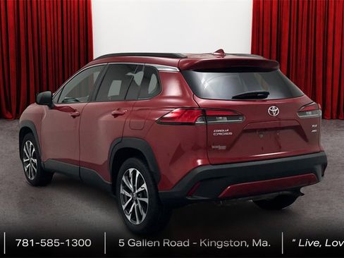 Used 2022 Toyota Corolla Cross XLE image 7