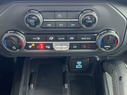 New 2025 Ford Bronco Badlands image 6