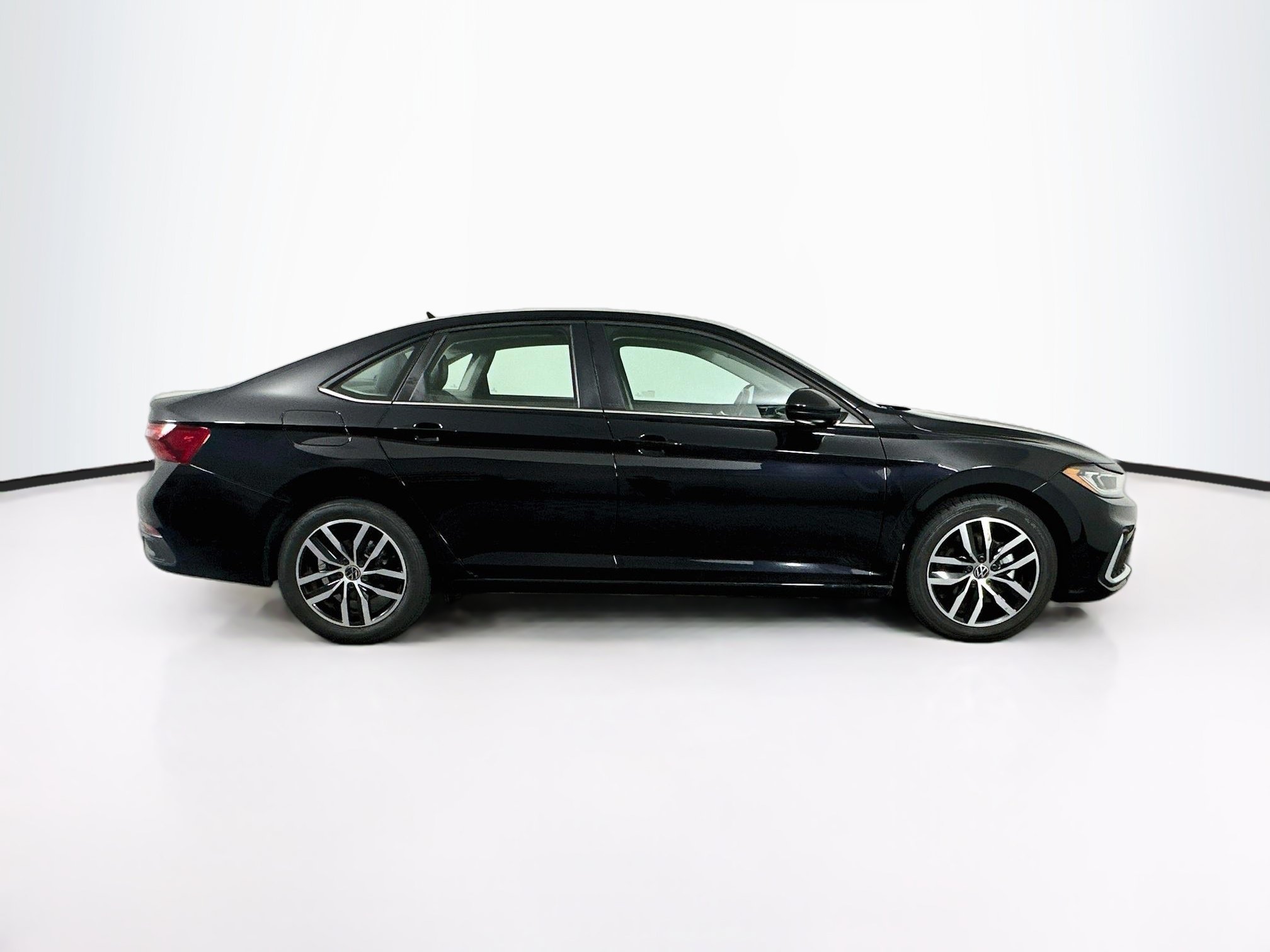 Used 2025 Volkswagen Jetta SE FWD image 10