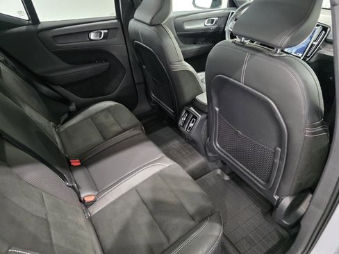 Used 2021 Volvo XC40 T5 R-Design w/ Protection Package Premier image 22