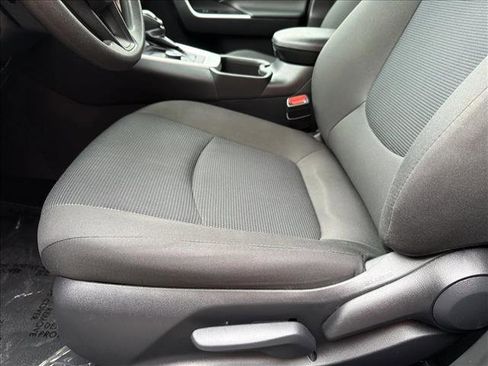 Used 2025 Toyota RAV4 LE AWD/4WD image 12