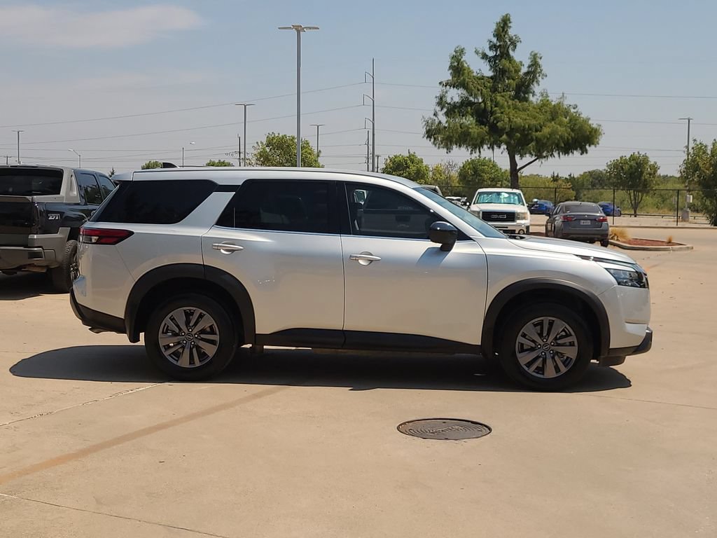 Certified 2025 Nissan Pathfinder S FWD image 4