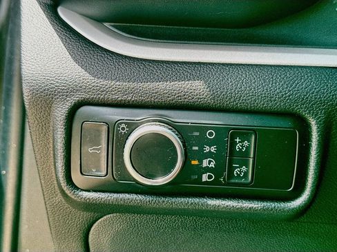 Used 2023 Ford Explorer XLT RWD image 19