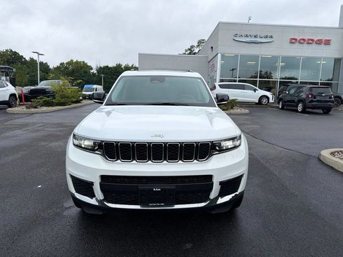 Used 2023 Jeep Grand Cherokee L Limited AWD/4WD image 9