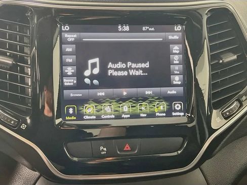 Used 2020 Jeep Cherokee Limited FWD image 16