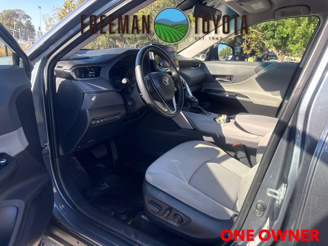 Used 2024 Toyota Venza LE AWD/4WD image 7