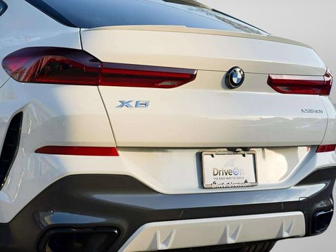 Used 2022 BMW X6 xDrive40i w/ Executive Package image 19