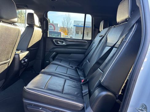Used 2022 GMC Yukon XL SLT w/ SLT Luxury Package image 14
