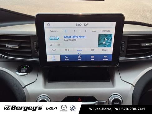 Used 2021 Ford Explorer XLT w/ Equipment Group 202A AWD/4WD image 17