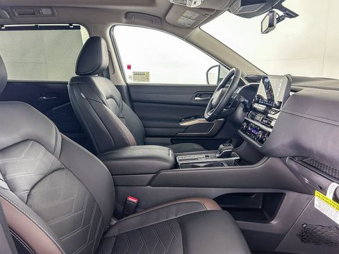 Certified 2025 Nissan Pathfinder Platinum w/ Cargo Package image 16
