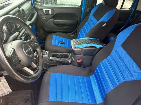 Used 2023 Jeep Gladiator Sport AWD/4WD image 9
