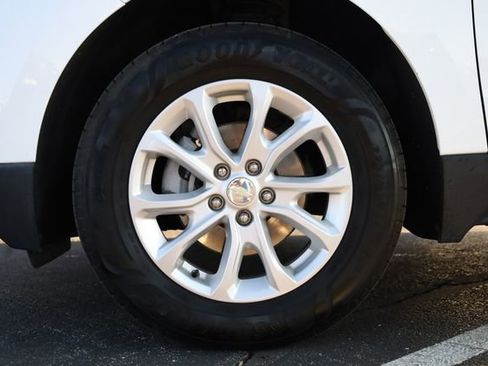 Used 2020 Chevrolet Equinox LT w/ Driver Convenience Package image 9