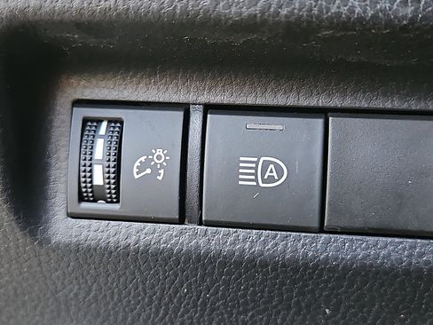 Used 2019 Toyota RAV4 LE image 25