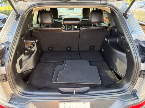 Used 2016 Jeep Cherokee Latitude AWD/4WD image 11