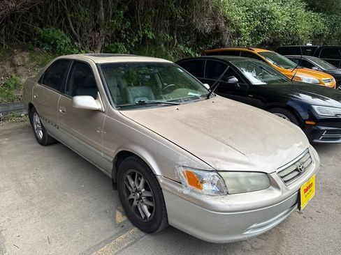Used 2001 Toyota Camry LE FWD image 1