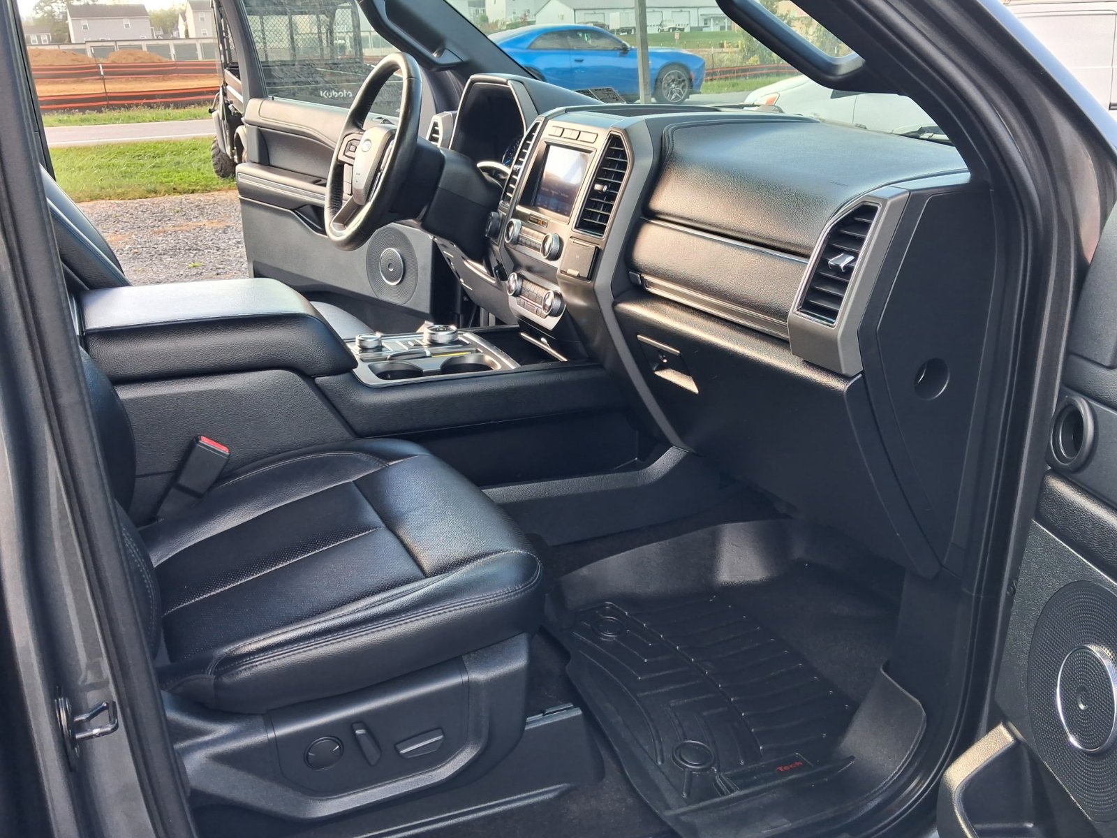 Used 2020 Ford Expedition XLT w/ Equipment Group 202A AWD/4WD image 24