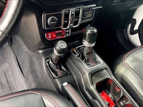 Used 2022 Jeep Gladiator Rubicon w/ Cold Weather Group AWD/4WD image 11
