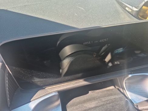 Used 2021 Mercedes-Benz GLB 250 4MATIC image 10