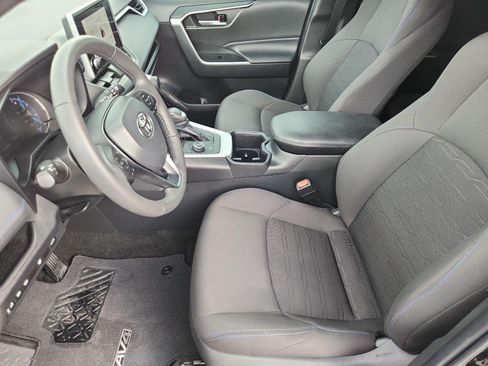Used 2024 Toyota RAV4 SE w/ Convenience Package AWD/4WD image 2