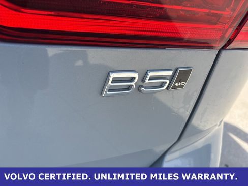 Certified 2025 Volvo XC60 B5 Core image 11