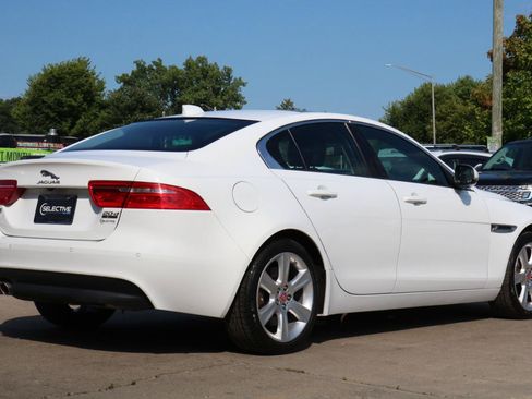 Used 2017 Jaguar XE Premium AWD/4WD image 8
