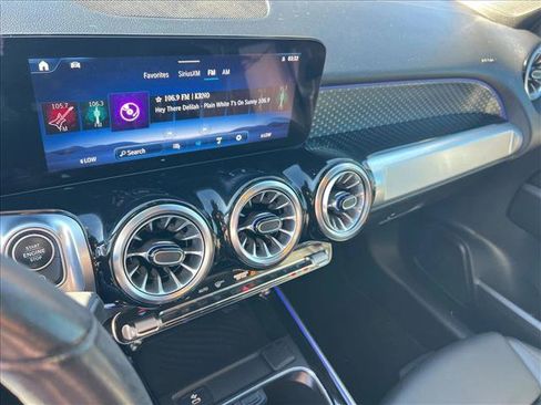 Used 2024 Mercedes-Benz GLB 250 4MATIC image 14