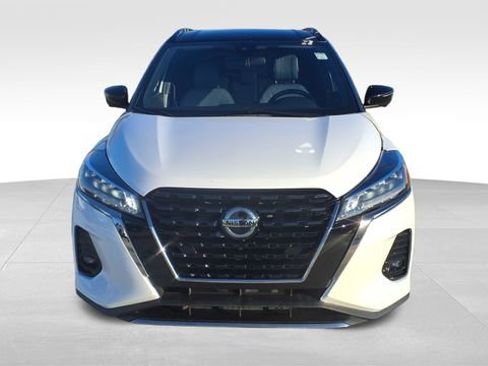 Used 2022 Nissan Kicks SR w/ Premium Package image 2