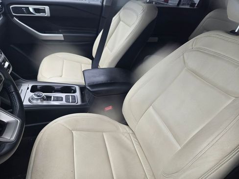 Used 2020 Ford Explorer XLT RWD image 4